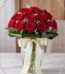 Arreglo floral DOMENICA con 30 rosas rojas frescas en un jarrón de cristal elegante, ideal para expresar amor y pasión.