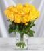 Arreglo floral Elisabetta con 18 rosas amarillas frescas en un jarrón de cristal, ideal para expresar amistad y gratitud.