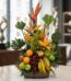 Arreglo floral exótico 'Bahamas' con aves del paraíso, lirios naranjas, hojas tropicales, uvas, manzanas, peras, naranjas y p