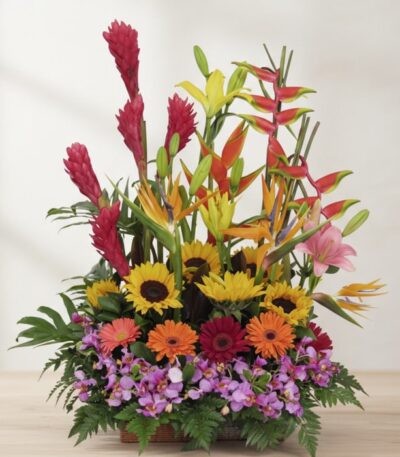 Arreglo floral GINGER exótico con orquídea hawaiana, heliconias, jengibre rojo, girasoles y gerberas en tonos vibrantes sobre