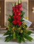 Arreglo floral Pensando en Ti con rosas rojas vibrantes y follaje verde, ideal para expresar amor y cariño en cualquier ocasi