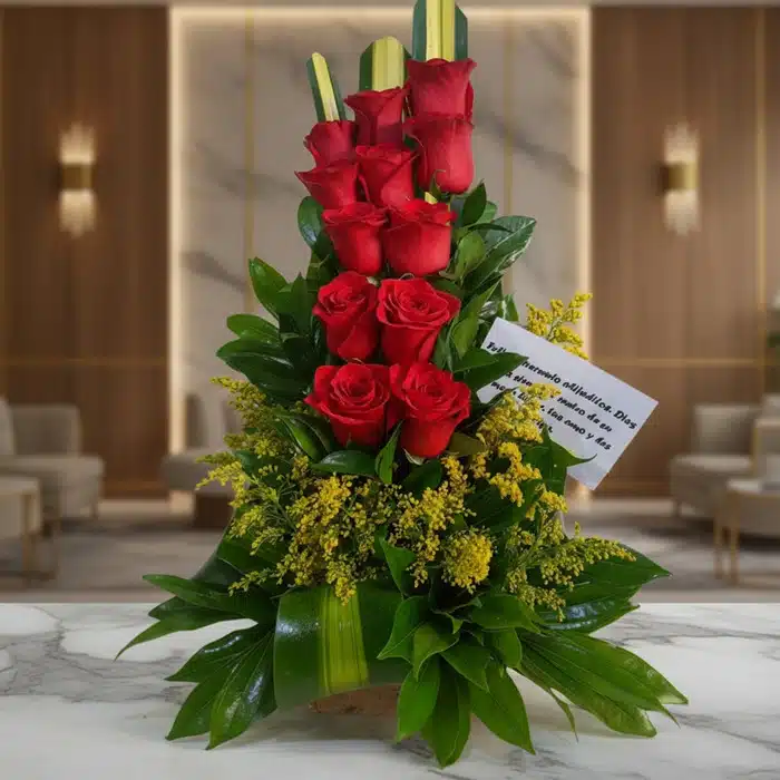 Arreglo Floral Pensando en Ti: Rosas Rojas Frescas para Regalar Arreglo floral Pensando en Ti con rosas rojas vibrantes y follaje verde, ideal para expresar amor y cariño en cualquier ocasi