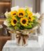 Bouquet de Girasoles LAIA con 10 flores frescas y radiantes, envuelto en papel coreano elegante y lazo marrón, sobre mármol b