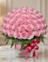 Caja floral Nadia con 72 rosas rosadas frescas y abiertas, dispuestas elegantemente en un arreglo grande y exuberante, con fo