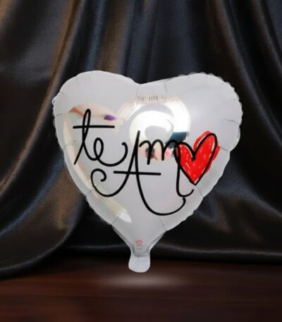Globo metalizado en forma de corazón con la frase 'Te Amo' y un corazón rojo, ideal para expresar amor en cualquier ocasión e