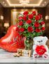 Jarrón Dulce Amor con rosas rojas frescas, un osito de peluche blanco con corazón rojo, chocolates Ferrero Rocher y un globo