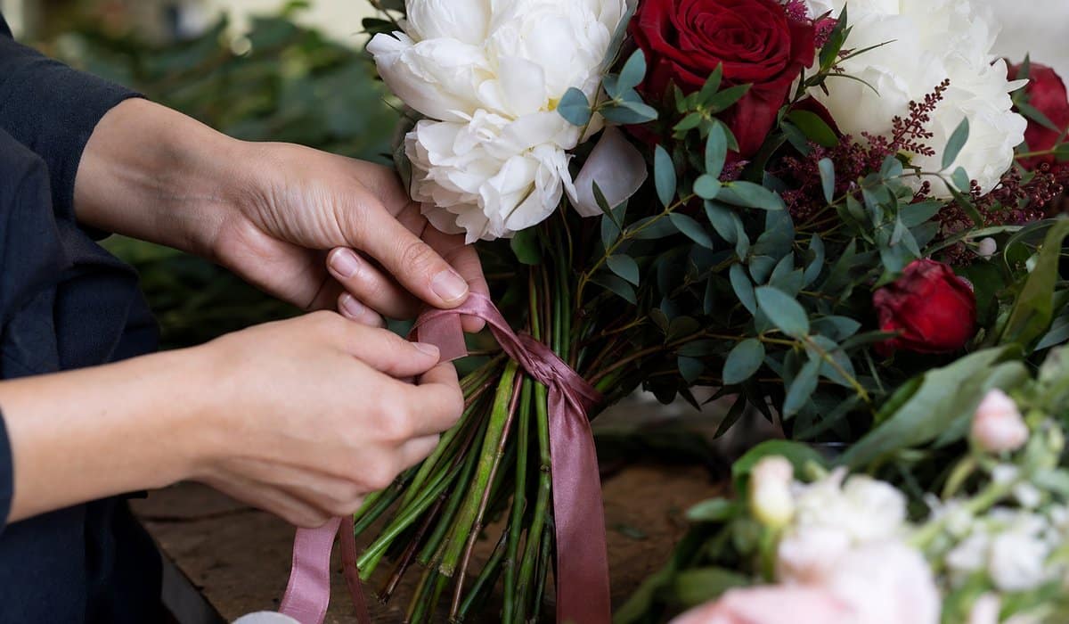 Floristas profesionales en acción